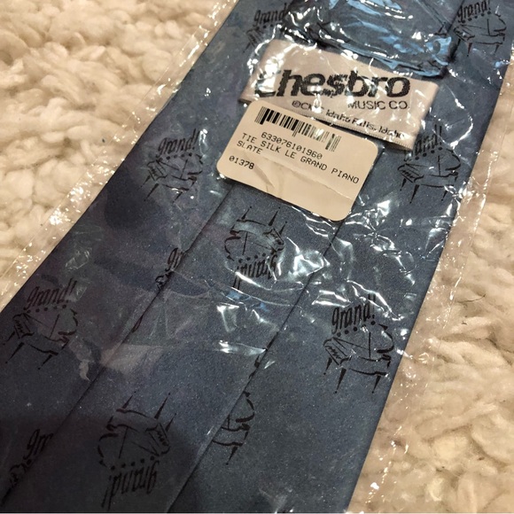 Silk Chesbro Music Company Grand Piano  music tie - Picture 5 of 5